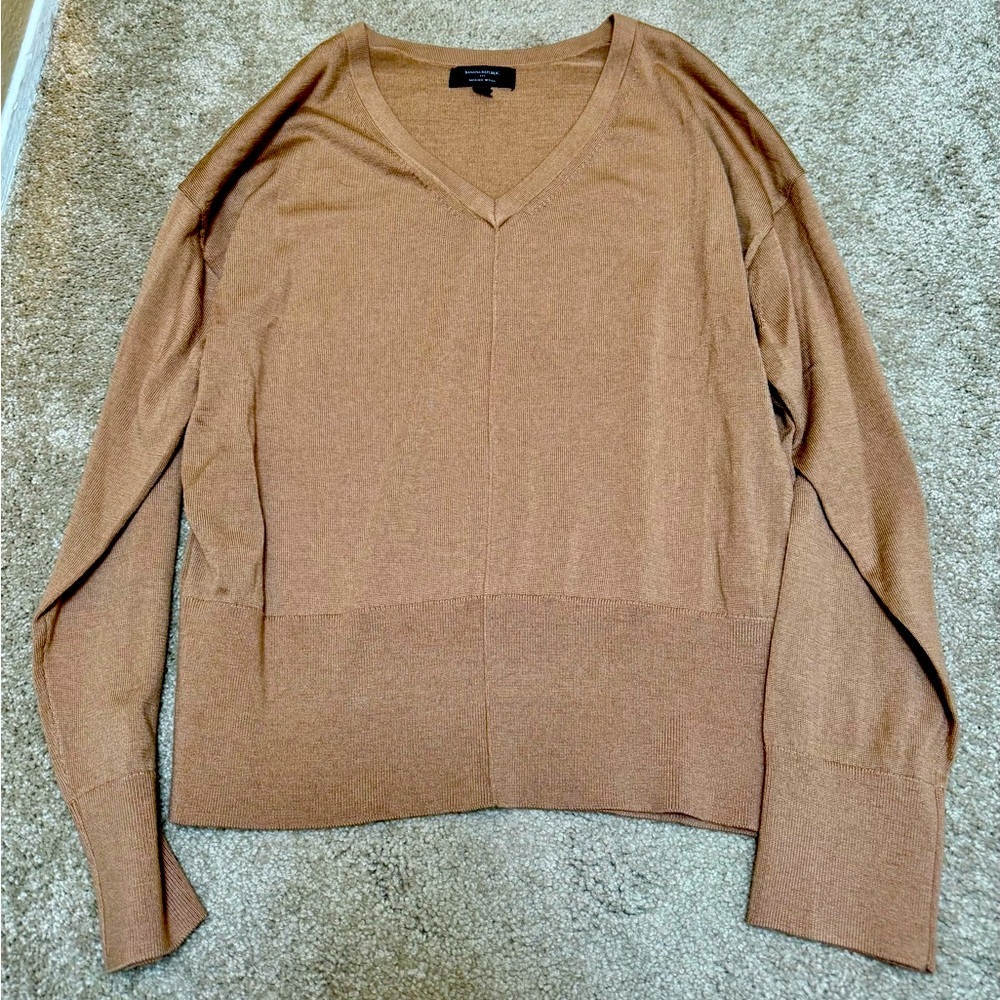 Banana Republic Merino Wool V-Neck Tan Sweater
